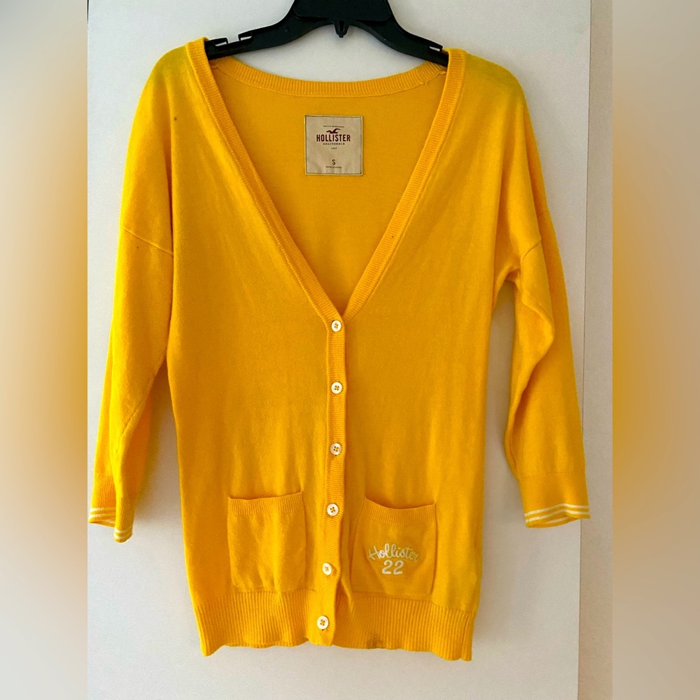 Hollister woman’s cardigan sweater top